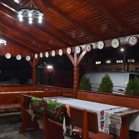 Floare De Colt Hotel Berbesti Exterior photo