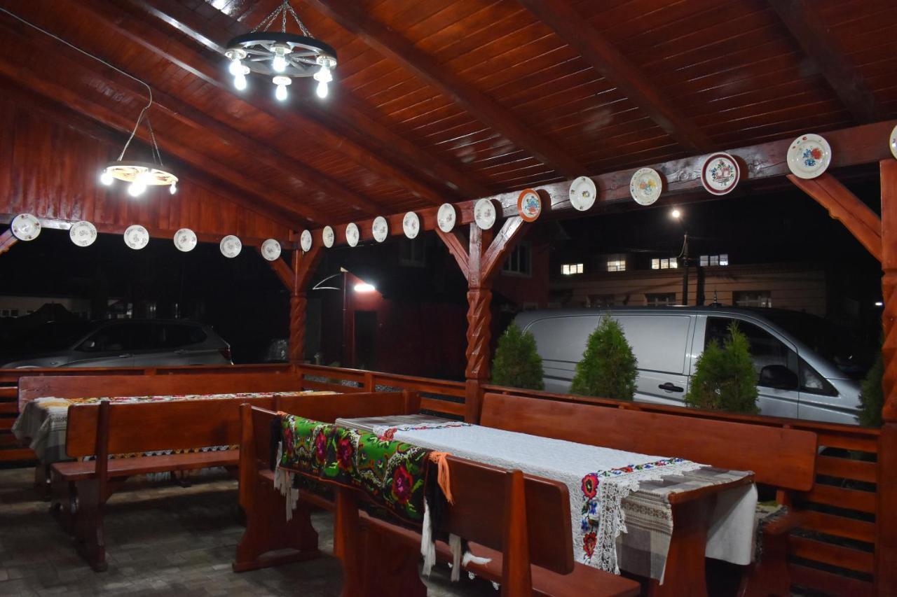 Floare De Colt Hotel Berbesti Exterior photo